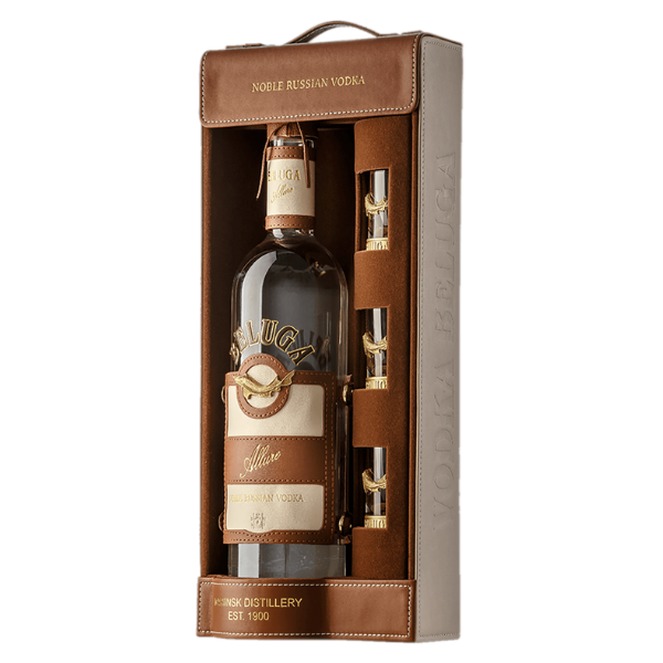 בלוגה אלור 750 מ"ל מארז עור + 3 כוסות צ'ייסר