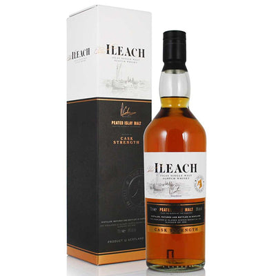 בקבוק וויסקי אילאך חוזק חבית 58% 700 מ''ל עמוד לצד אריזה בשחור ולבן מיוצר בסקוטלנד