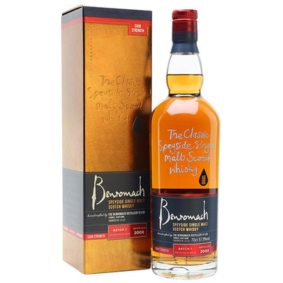 בקבוק וויסקי בנרומאך חוזק חבית 2009 700 מ''ל עטוף באריזה מעוצבת בשחור וזהב