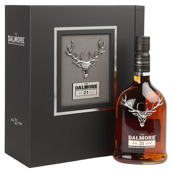בקבוק דאלמור 21 שנה 700 מ''ל ויסקי יוקרתי אמבר על רקע שחור עם אריזת מתנה