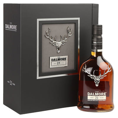 בקבוק דאלמור 21 שנה 700 מ''ל ויסקי יוקרתי אמבר על רקע שחור עם אריזת מתנה