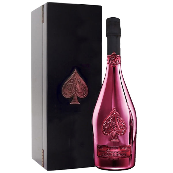 בקבוק ארמנד דה בריניאק רוזה חצי יבש 750 מ''ל בעיצוב מיוחד לצד אריזה אלגנטית