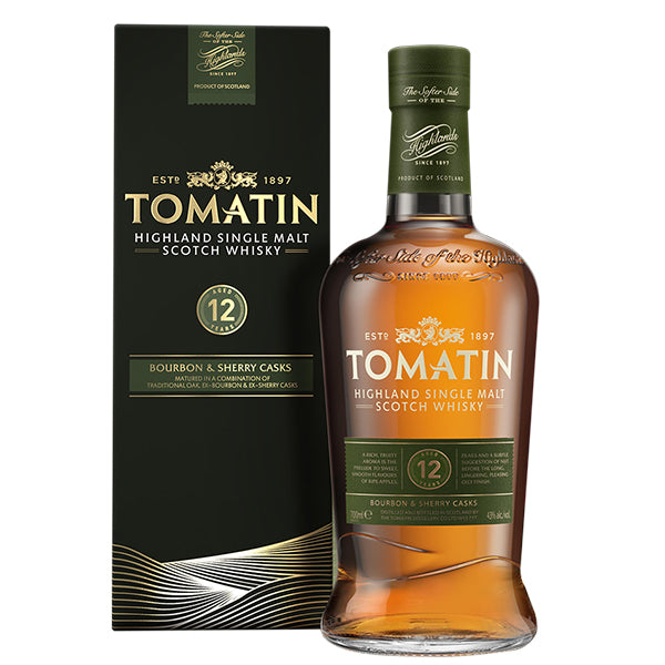 בקבוק וויסקי טומאטין 12 שנים 700 מ''ל עם אריזתו בגוונים שחור וזהב ופרטים כתומים||