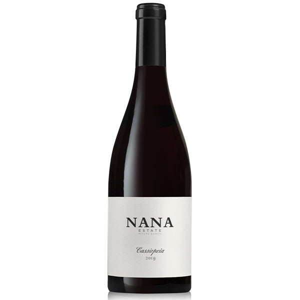 בקבוק יין ננה קסיופאיה אדום 750 מ''ל שחור ולבן עם תווית אלגנטית מנענע