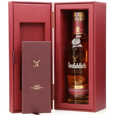 בקבוק וויסקי גלנפידיך 25 שנה 700 מ''ל מופיע בקופסה אלגנטית בצבע סגול-בורדו