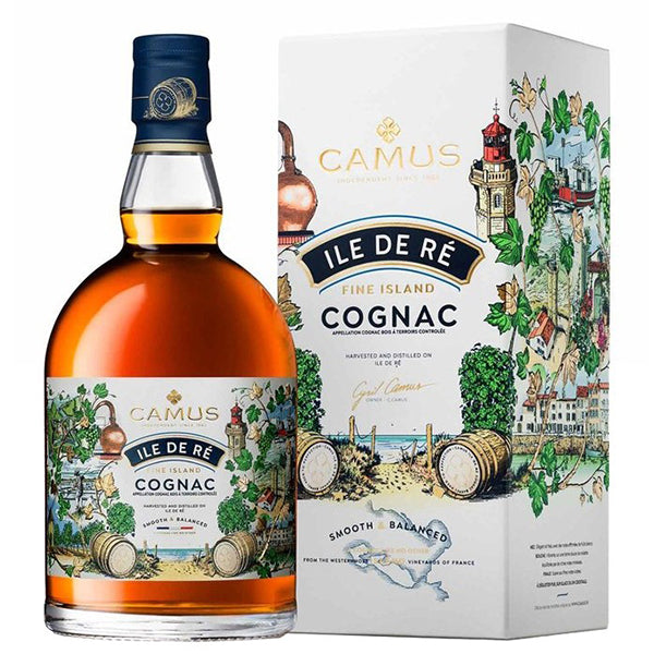 בקבוק קוניאק קמוס איל דה רה 700 מ''ל שקוף עם נוזל ענברי אריזת קרטון עשירה וצבעונית