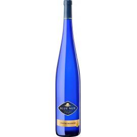 בקבוק בלו נאן גוורצמיינר 1.5 ליטר כשר אלכוהול לחתונה ואירועים יין לבן מוצג בתמונה כחולה עם תווית זהב