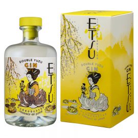 בקבוק אטסו דאבל יוזו 700 מ''ל עם תווית צהובה ושחורה דימוי אישה יפנית ופרח לוטוס